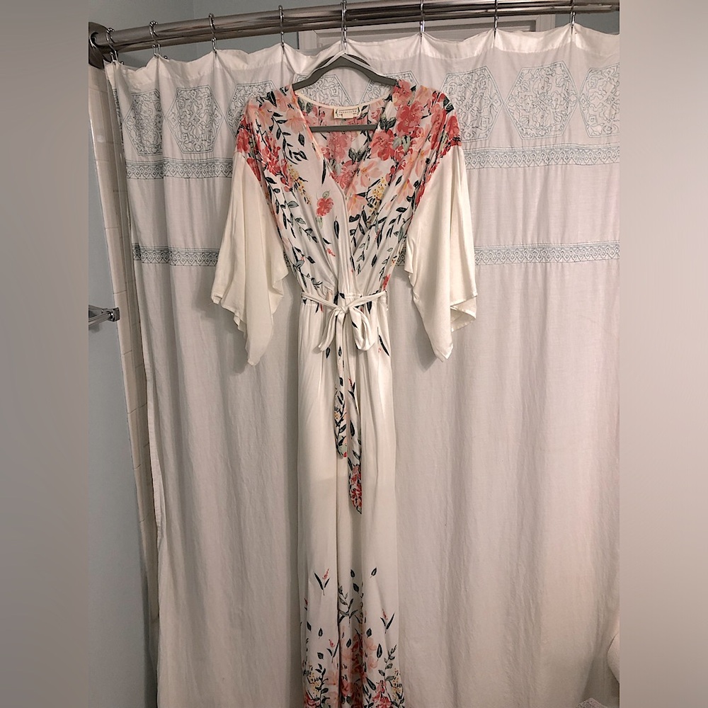 Gorgeous White Floral Maxi Length Dress